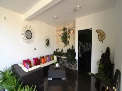 Main House & Seperate Guest House Luxury Villa